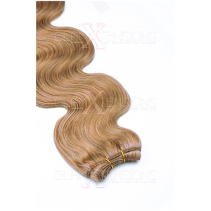 Dieses Bild zeigt die GlamXtensions Weft Extensions Haarverlängerung in der Farbe #06 Mittelbraun in Großansicht. Die echthaar Tressen Extensions sind in vielen verschiedenen Farben erhältlich.
