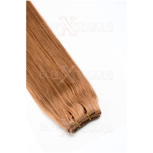 Dieses Bild zeigt die GlamXtensions Weft Extensions Haarverlängerung in der Farbe #27 Honigblond in Großansicht. Die echthaar Tressen Extensions sind in vielen verschiedenen Farben erhältlich.
