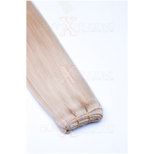 Dieses Bild zeigt die GlamXtensions Weft Extensions Haarverlängerung in der Farbe #60 Weißblond in Großansicht. Die echthaar Tressen Extensions sind in vielen verschiedenen Farben erhältlich.
