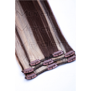 Dieses Bild zeigt die 3-teilige Haartressen Set von GlamXtensions  zum Clip In Extension Haarverlängerung aus Remy Echthaaren  mit 8 Clips in der Farbe #04/613 - Schokobraun - Helllichtblond in Großansicht.
