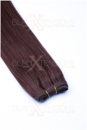 Dieses Bild zeigt die GlamXtensions Weft Extensions Haarverlängerung in der Farbe #06 Mittelbraun in Großansicht. Die echthaar Tressen Extensions sind in vielen verschiedenen Farben erhältlich.
