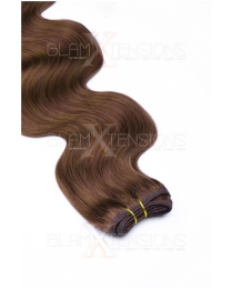 Dieses Bild zeigt die GlamXtensions Weft Extensions Haarverlängerung in der Farbe #06 Mittelbraun in Großansicht. Die echthaar Tressen Extensions sind in vielen verschiedenen Farben erhältlich.
