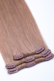 Dieses Bild zeigt die 3-teilige Haartressen Set von GlamXtensions  zum Clip In Extension Haarverlängerung aus Remy Echthaaren 8 Clips in der Farbe #18 - Dunkelblond in Großansicht.