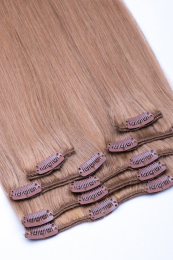 Dieses Bild zeigt die 7-teilige von GlamXtensions  zum Clip In Extension Haarverlängerung aus Remy Echthaaren mit 16 Clips in der Farbe #18 - Dunkelblond in Großansicht 
