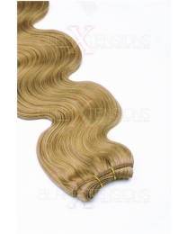 Dieses Bild zeigt die GlamXtensions Weft Extensions Haarverlängerung in der Farbe #06 Mittelbraun in Großansicht. Die echthaar Tressen Extensions sind in vielen verschiedenen Farben erhältlich.
