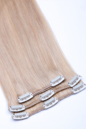 Dieses Bild zeigt die 3-teilige Haartressen Set von GlamXtensions  zum Clip In Extension Haarverlängerung aus Remy Echthaaren mit 8 Clips in der Farbe #22 - Hellblond in Großansicht.