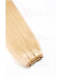 Dieses Bild zeigt die GlamXtensions Weft Extensions Haarverlängerung in der Farbe #24 Blond in Großansicht. Die echthaar Tressen Extensions sind in vielen verschiedenen Farben erhältlich.
