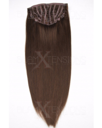 Dieses Bild zeigt die 1-teilige GlamXtensions Half-wig Extensions Haarverlängerung mit 10 Clips in der Farbe #04 Schokobraun in Großansicht 
