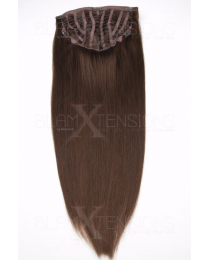 Dieses Bild zeigt die 1-teilige GlamXtensions Half-wig Extensions Haarverlängerung mit 10 Clips in der Farbe #04 Schokobraun in Großansicht 
