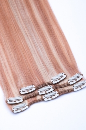 Dieses Bild zeigt die 3-teilige Haartressen Set von GlamXtensions  zum Clip In Extension Haarverlängerung aus Remy Echthaaren mit 8 Clips in der Farbe #27/613 - Honigblond - Helllichtblond in Großansicht.
