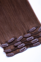 Dieses Bild zeigt die 7-teilige von GlamXtensions  zum Clip In Extension Haarverlängerung aus Remy Echthaaren mit 16 Clips in der Farbe #06 Mittelbraun in Großansicht 