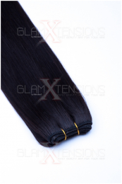 Dieses Bild zeigt die GlamXtensions Weft Extensions Haarverlängerung in der Farbe #1b Naturschwarz in Großansicht. Die echthaar Tressen Extensions sind in vielen verschiedenen Farben erhältlich.
