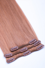 Dieses Bild zeigt die 3-teilige Haartressen Set von GlamXtensions  zum Clip In Extension Haarverlängerung aus Remy Echthaaren mit 8 Clips in der Farbe #27 - Honigblond in Großansicht.
