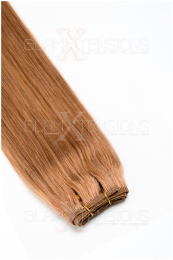Dieses Bild zeigt die GlamXtensions Weft Extensions Haarverlängerung in der Farbe #27 Honigblond in Großansicht. Die echthaar Tressen Extensions sind in vielen verschiedenen Farben erhältlich.
