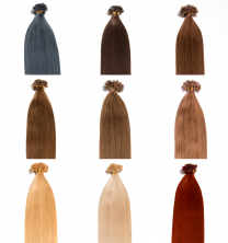 Das Billd zeigt 7 Keratin Bonding Extensions in verschiedenen Haarfarben nebeneinander mit gratis Zubehör angereight