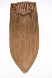Dieses Bild zeigt die 1-teilige GlamXtensions Half-wig Extensions Haarverlängerung mit 10 Clips in der Farbe #12 Hellbraun in Großansicht 
