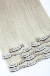 Dieses Bild zeigt die 7-teilige von GlamXtensions  zum Clip In Extension Haarverlängerung aus Remy Echthaaren mit 16 Clips in der Farbe #silver-silber in Großansicht 
